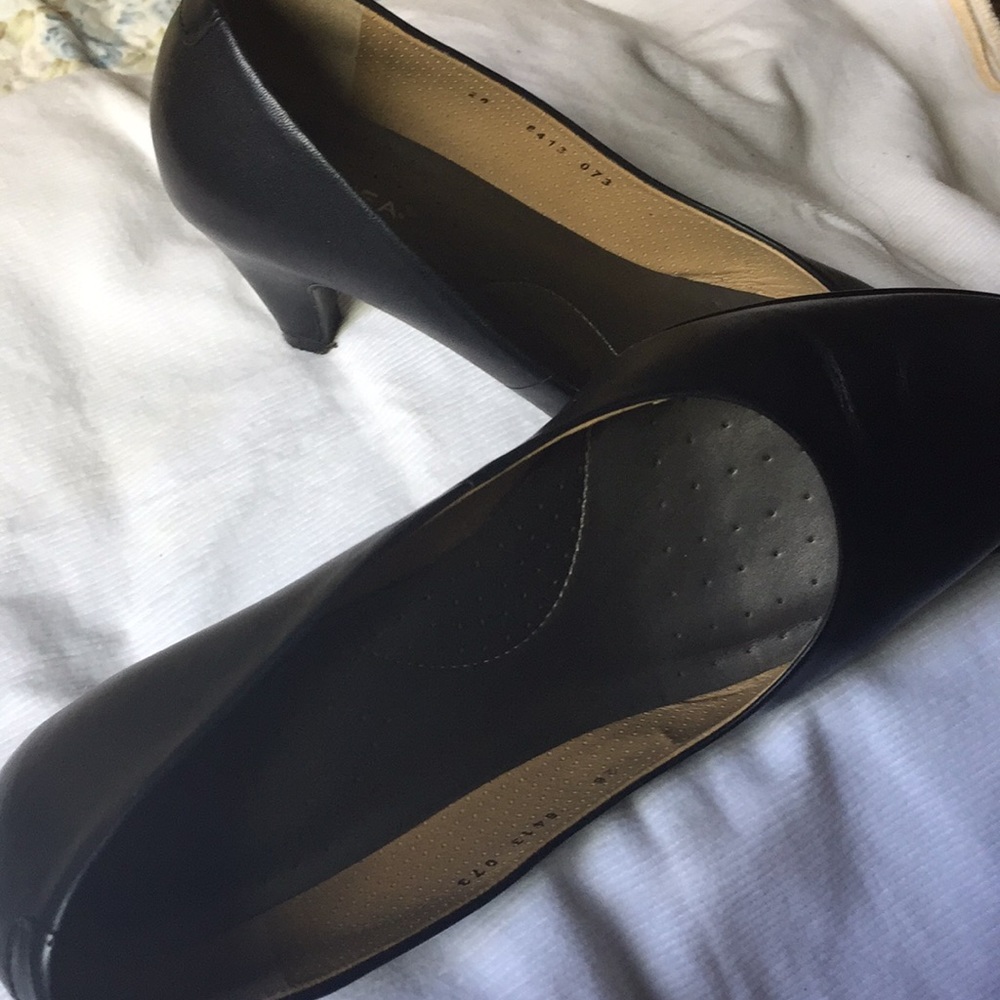 Shoes - Picture 2 of 5